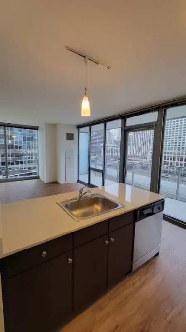 Main picture of 323 E Wacker Dr