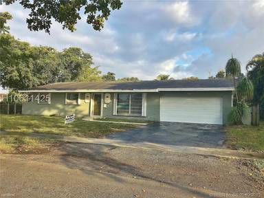 Main picture of 7561 NW 12th St