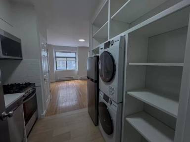 Main picture of 319 S 10th St