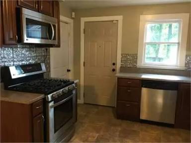 Main picture of 9 S Summit St