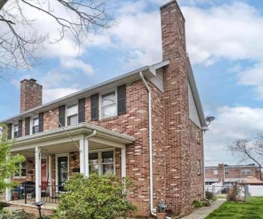 Main picture of 917 E Fulton St