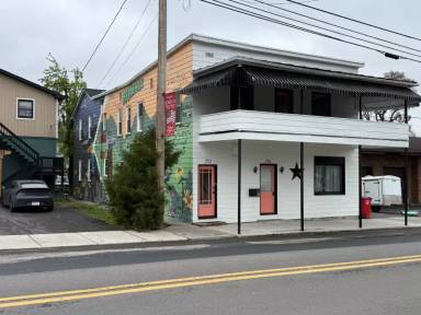 Main picture of 252 W Main St