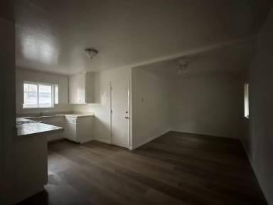 Main picture of 207 Flora St