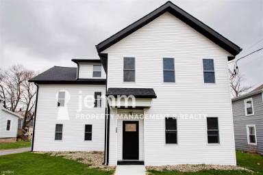Main picture of 200 W Walnut St