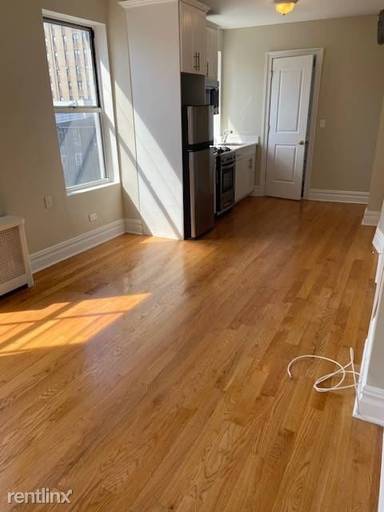 Main picture of 241 W 13th St
