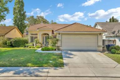 Main picture of 540 W Deerwood Ln