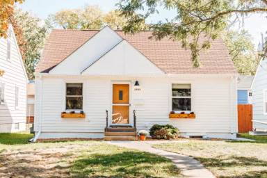 Main picture of 2905 Blackstone Ave