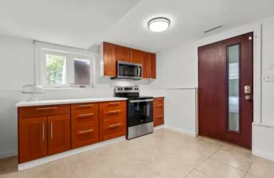 Main picture of 547 Laurel St