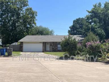 Main picture of 802 W 20th Pl