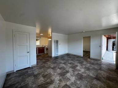 Main picture of 569 Main St