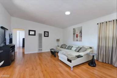 Main picture of 7728 Norton Ave