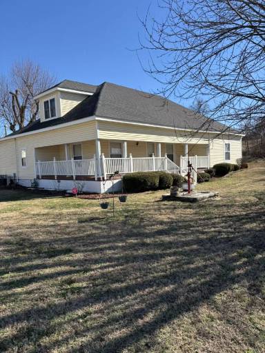 Main picture of 868 N Main St