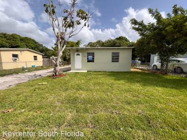 Main picture of 2425 NW 4th Ct