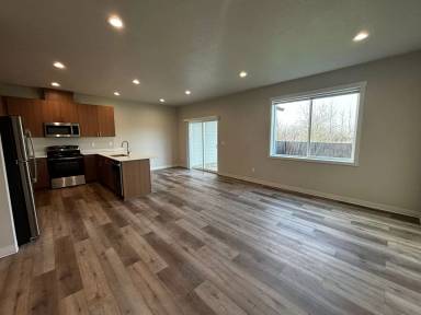 Main picture of 2420 Leonard Ln