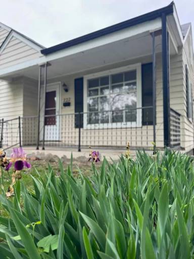 Main picture of 222 SW Hillside Ave