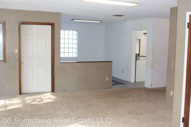 Main picture of 926 W 3rd St