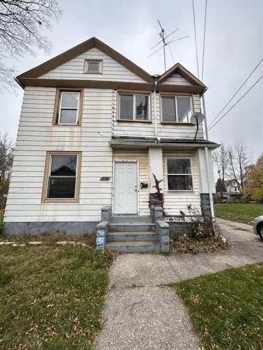 Main picture of 6821 Claasen Ave