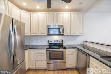 Main picture of 2332 W Thompson St