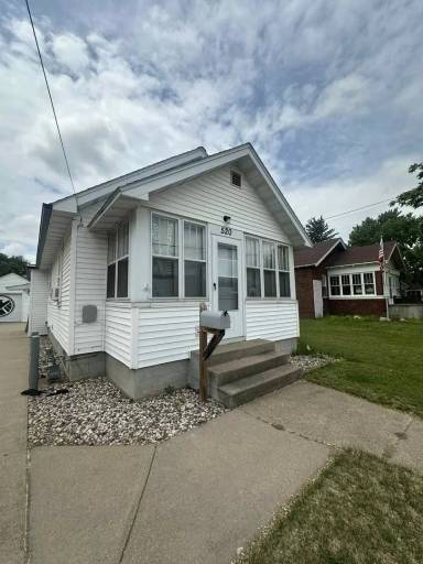 Main picture of 920 9th St S