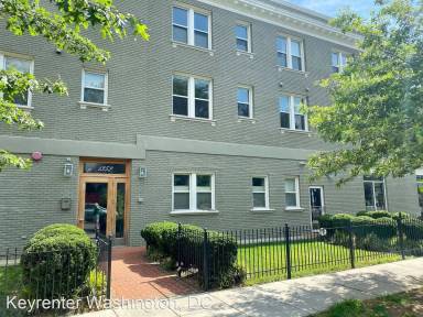 Main picture of 1352 Longfellow St NW