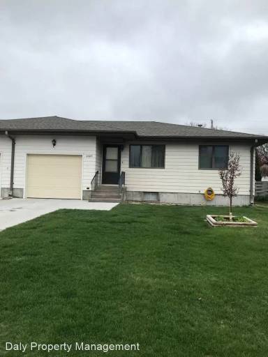 Main picture of 2409 N Taylor Ave