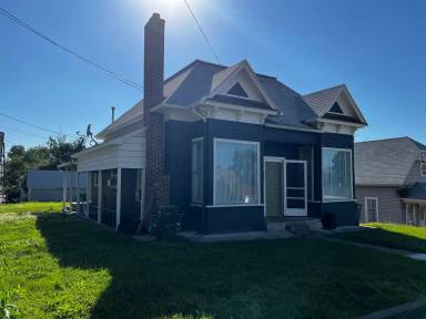 Main picture of 727 SW 1st St