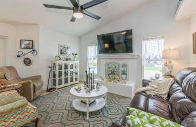 Main picture of 909 Naples Way