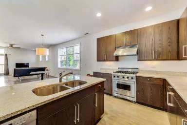 Main picture of 5771 N Ridge Ave