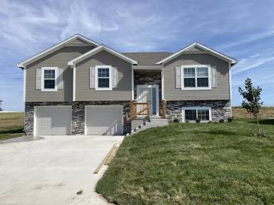 Main picture of 601 SW Powell Dr