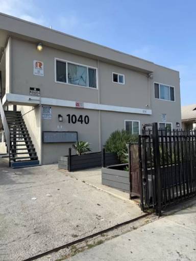 Main picture of 1040 W 91st St