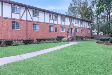 Main picture of 1516 W Market St