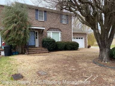 Main picture of 208 Lake Wood Ct