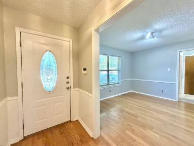 Main picture of 1821 Broadway St