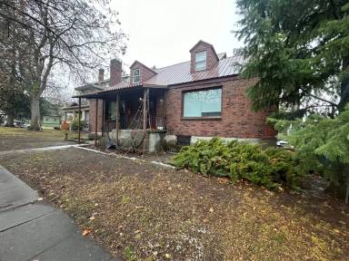 Main picture of 1204 W 8th Ave