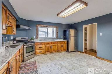 Main picture of 1142 Goettman St