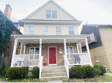 Main picture of 37 W 8th Ave