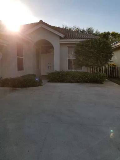 Main picture of 204 S Hampton Dr