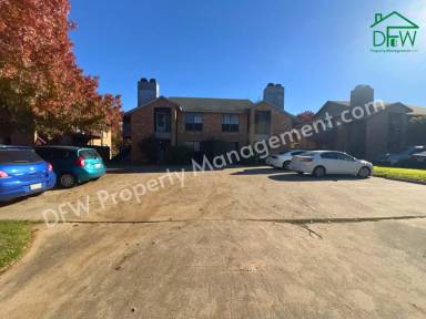 Main picture of 404 E Denton Dr
