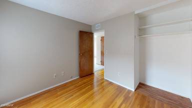 Main picture of 1075 Oaktree Dr