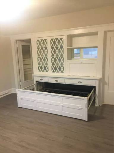 Main picture of 109 University Ave