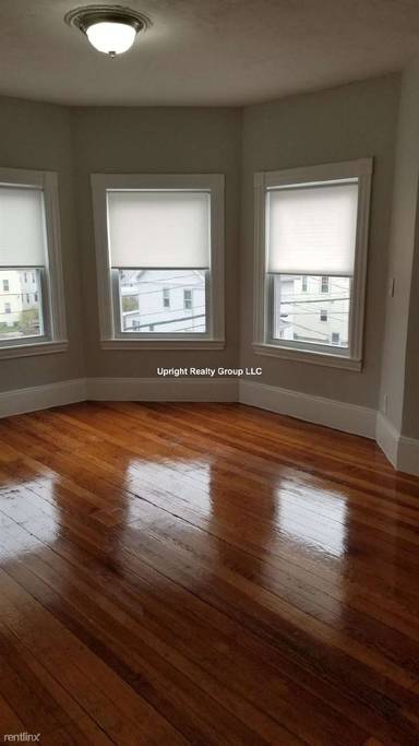 Main picture of 102 Murdock St