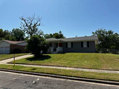 Main picture of 201 Waters St