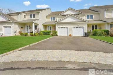 Main picture of 32 Lindbergh Cir