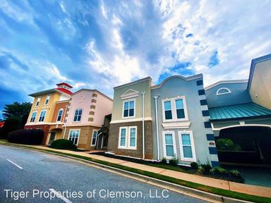 Main picture of 11 Maverick Dr