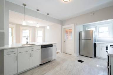 Main picture of 207 7th Ave