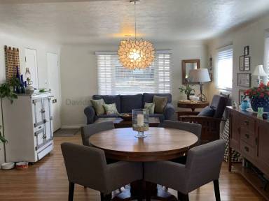 Main picture of 828 Custer Ave