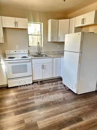 Main picture of 2032 W Adams St