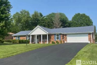 Main picture of 121 Winding Way