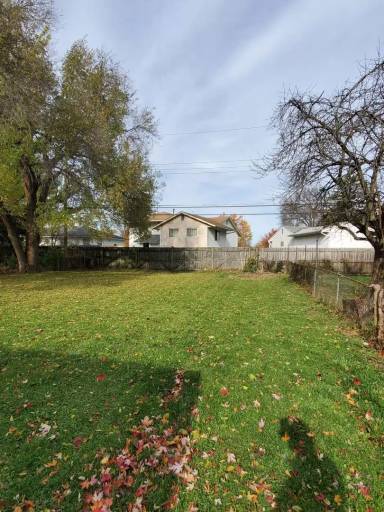Main picture of 3950 Carlton Ave
