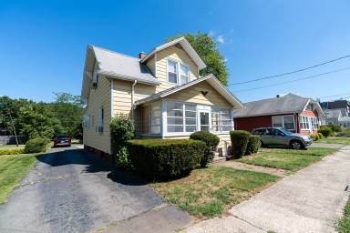 Main picture of 117 School St